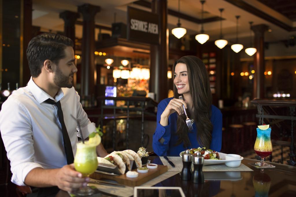 فندق بارك روتانا أبوظبي أبو ظبي المظهر الخارجي الصورة A couple dining at a restaurant