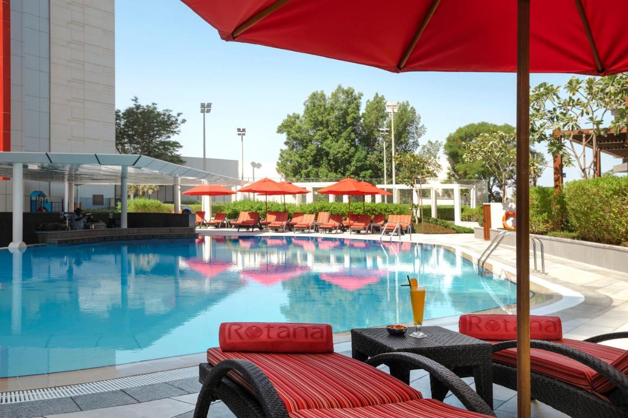 فندق بارك روتانا أبوظبي أبو ظبي المظهر الخارجي الصورة Pool at the hotel